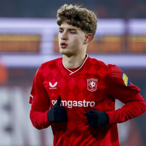 开云体育app下载-每体：巴萨有意特温特18岁后卫尼斯塔德，正说服他不要续约