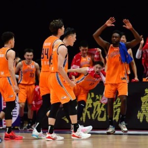 开云官方网-榜首大战上演21分惊天逆转！上海击败辽宁登顶